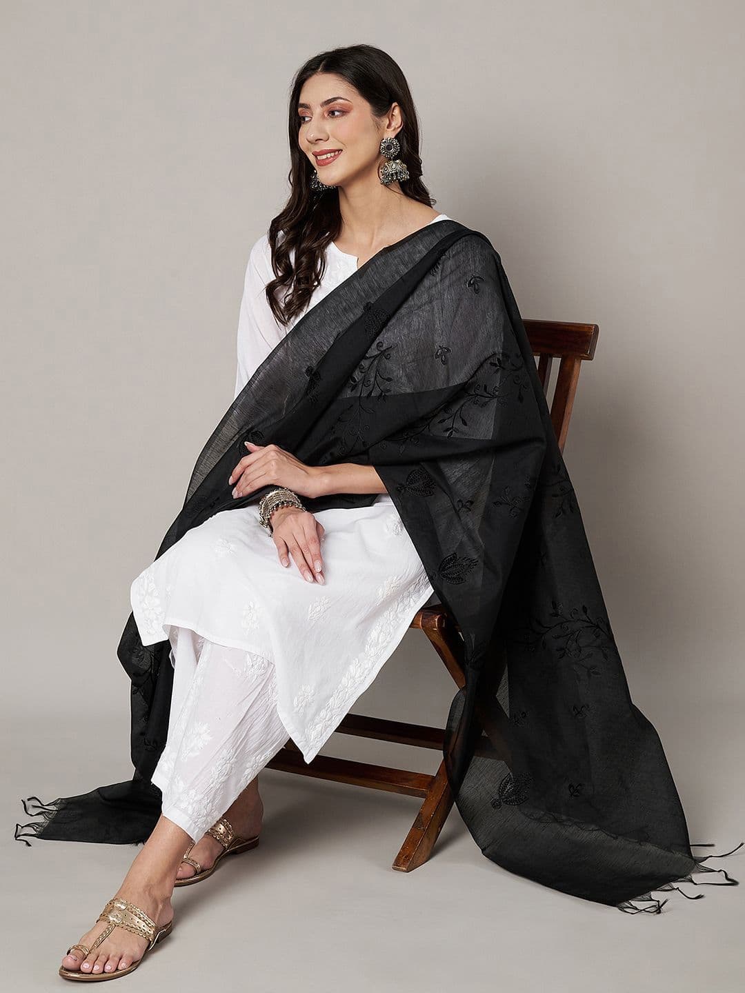 MUFFLY Embroidered Thread Work Cotton Dupatta thumbnail 3