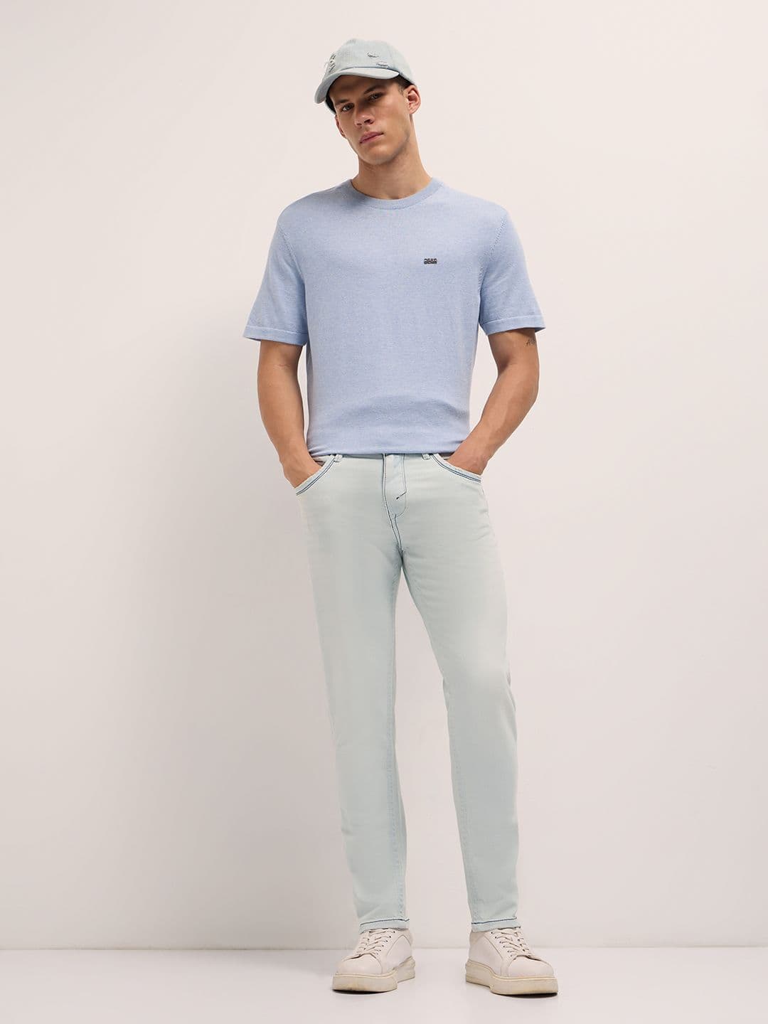 THE BEAR HOUSE Men Cotton Washed Slim Fit Mid-Rise Light Fade Stretchable Jeans thumbnail 3