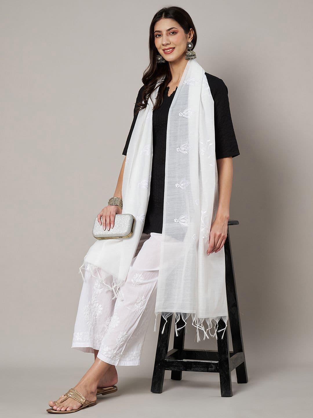 MUFFLY Embroidered Thread Work Cotton Dupatta thumbnail 5