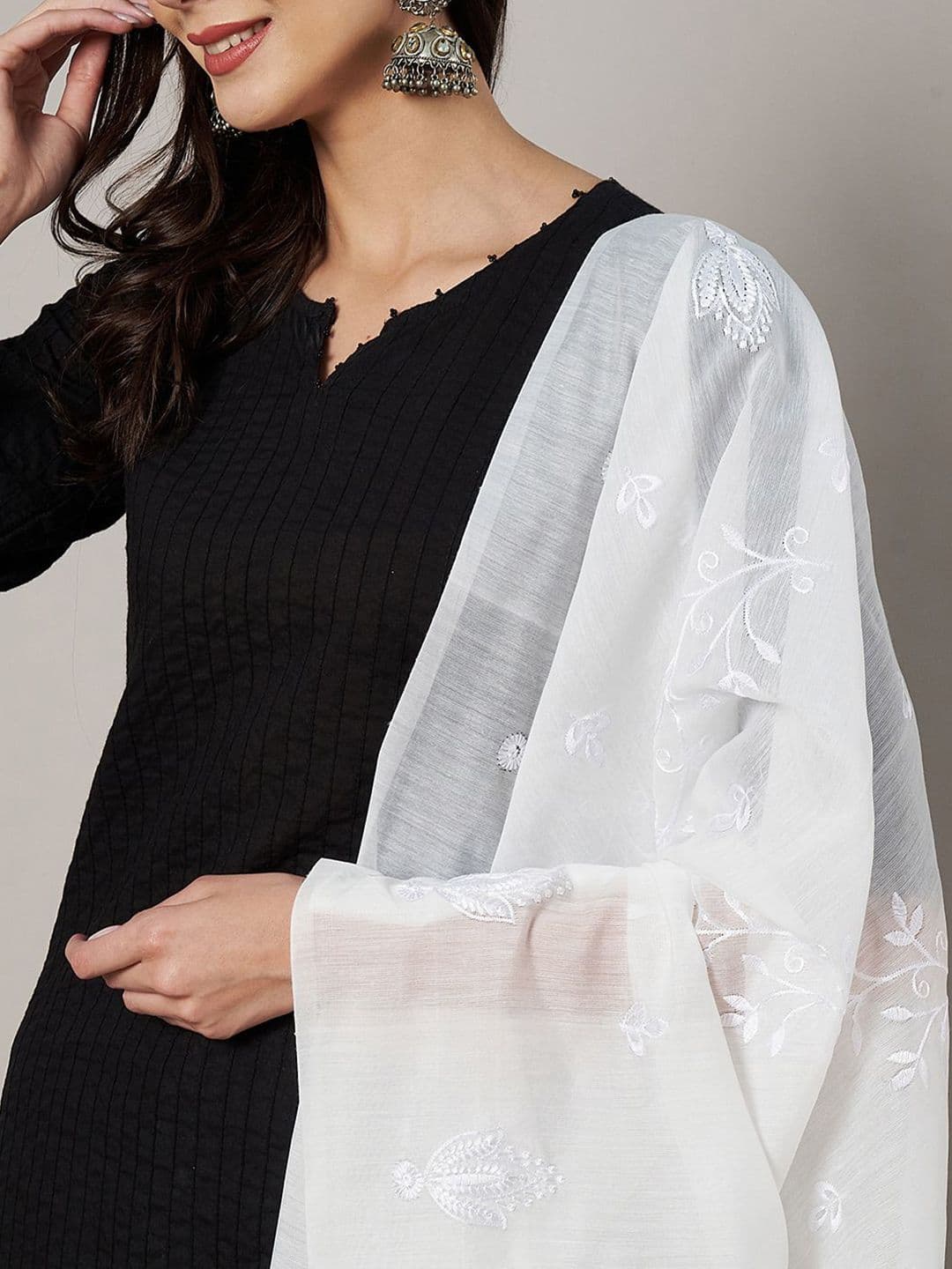 MUFFLY Embroidered Thread Work Cotton Dupatta thumbnail 6