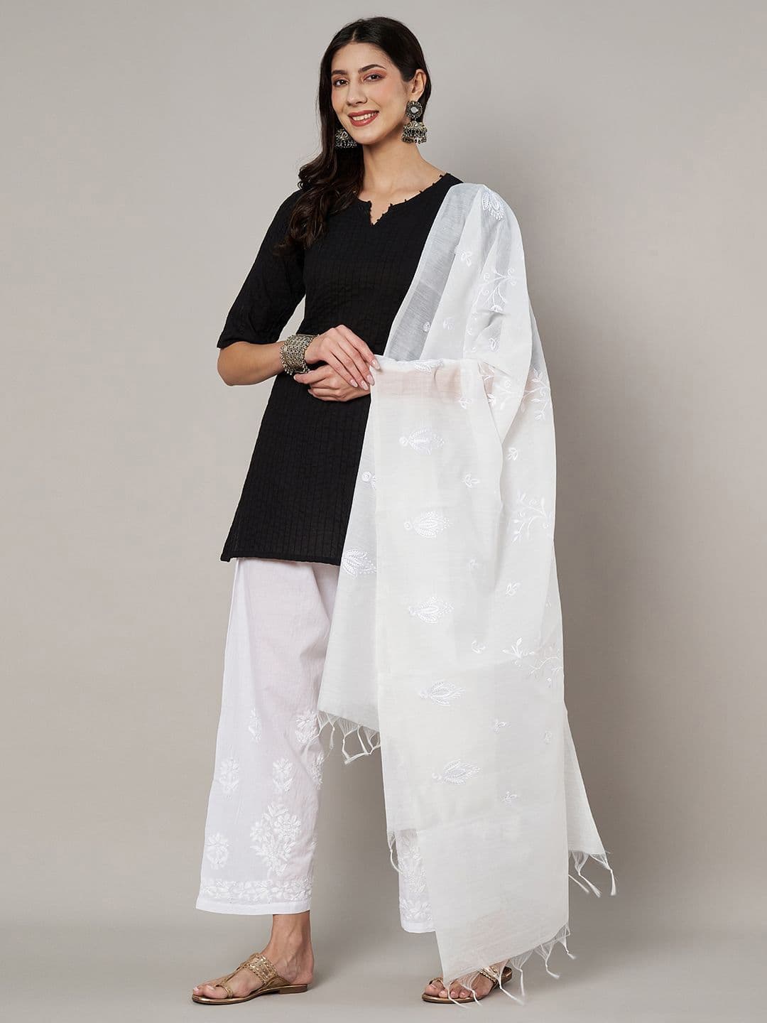 MUFFLY Embroidered Thread Work Cotton Dupatta thumbnail 2