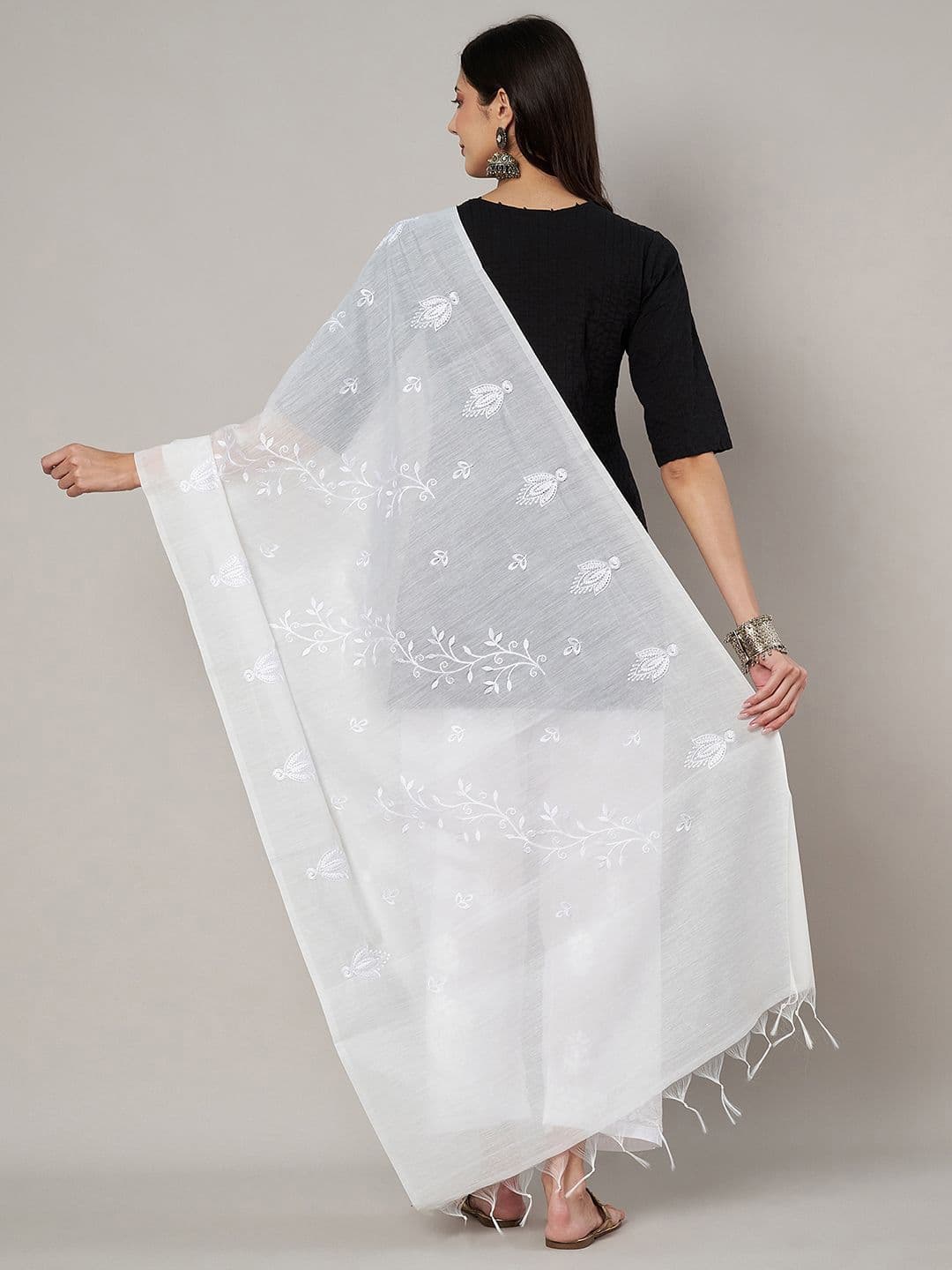 MUFFLY Embroidered Thread Work Cotton Dupatta thumbnail 3