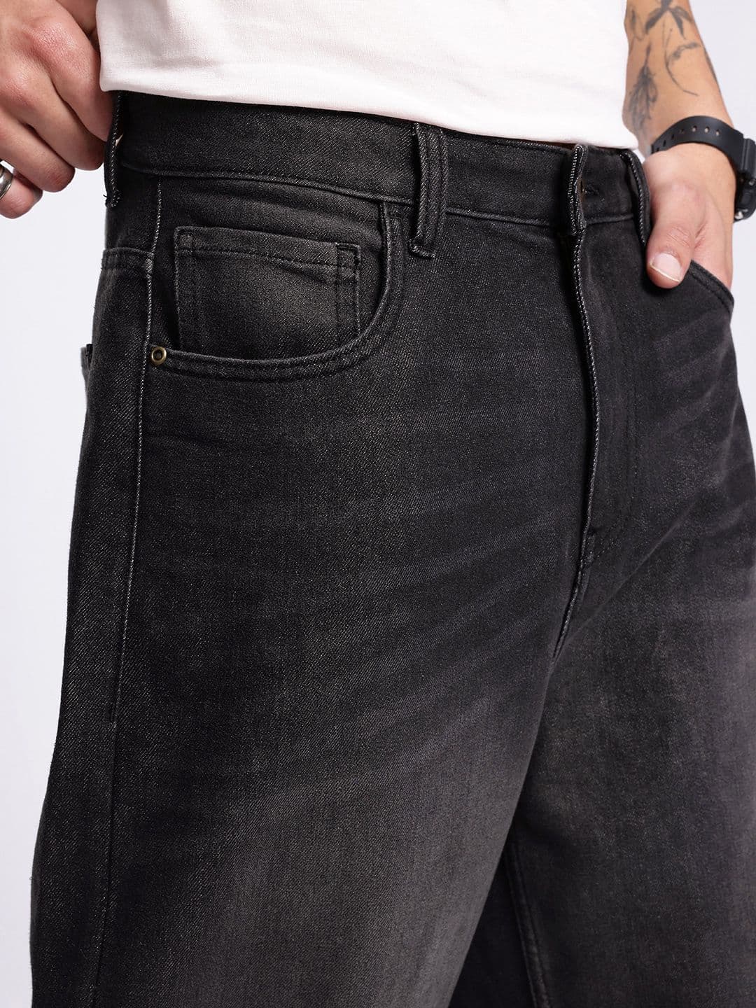 glitchez Men Loose Fit Light Fade Jeans thumbnail 2