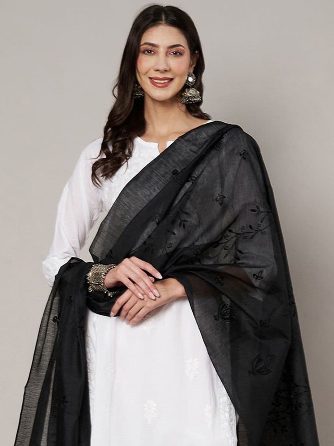 MUFFLY Embroidered Thread Work Cotton Dupatta thumbnail 7