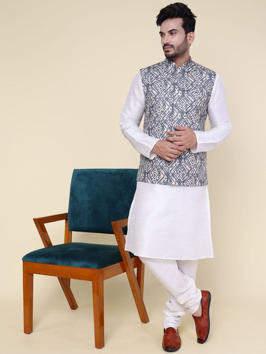 W & G Embroidered Mandarin Collar Nehru Jacket thumbnail 4