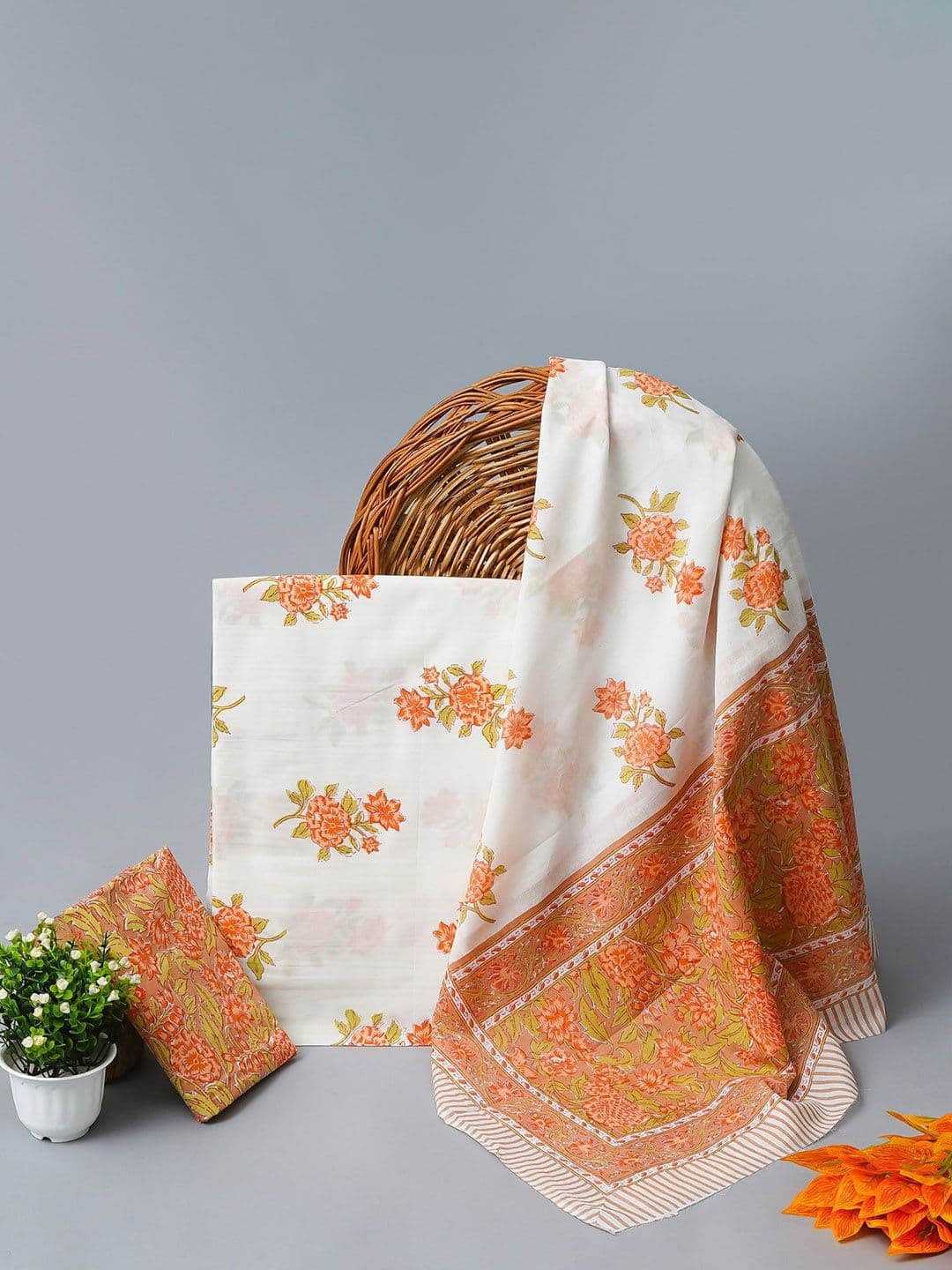 Kwatchi Printed Pure Cotton Unstitched Dress Material thumbnail 4