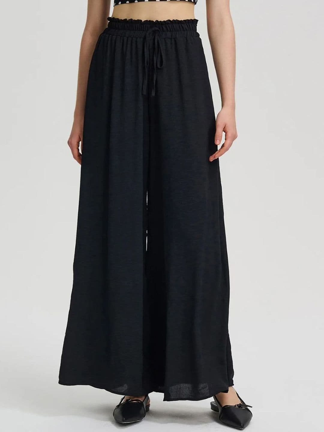 Kotty Women High-Rise Easy Wash Pleated Loose Fit Wide Leg Trousers thumbnail 4