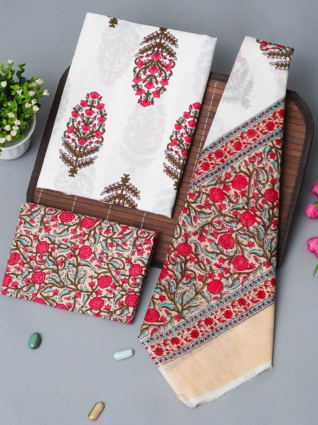 Kwatchi Floral Printed Pure Cotton Unstitched Dress Material thumbnail 3