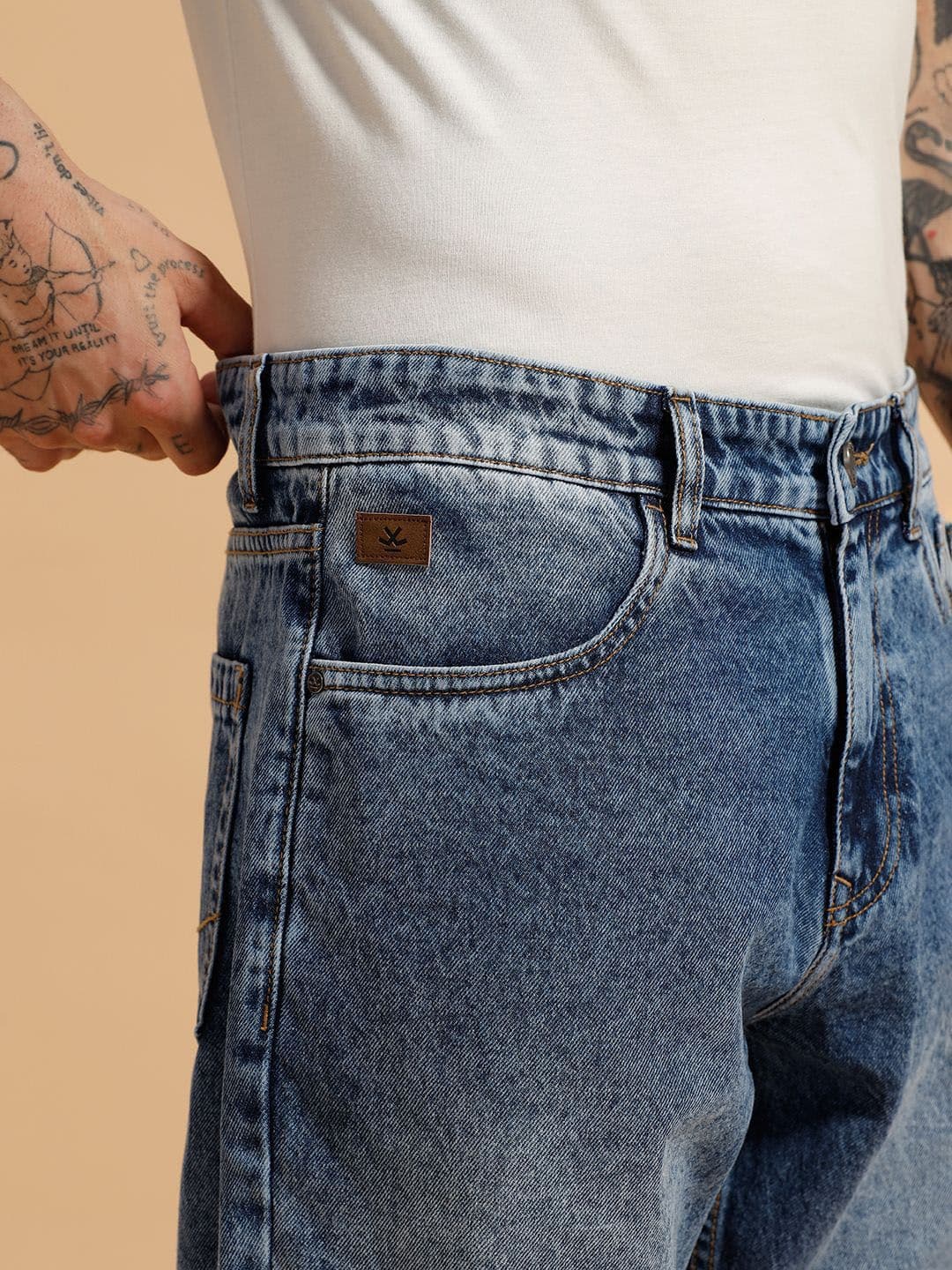 WROGN Men Comfort Relaxed Fit Mid-Rise Heavy Fade Jeans thumbnail 6