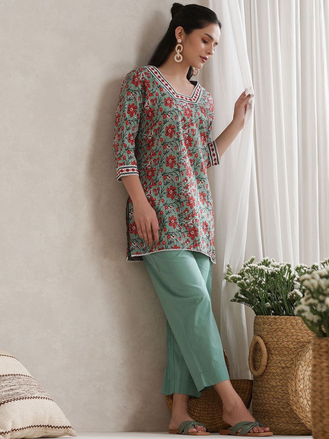 Khushal K Floral Printed Cotton V-Neck Tunic With Trouser Co-Ords thumbnail 5