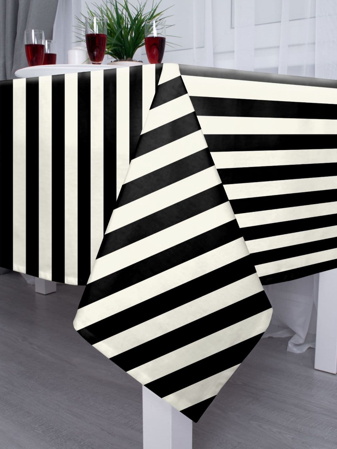 Aura Black Striped 6-Seater Table Cover thumbnail 3