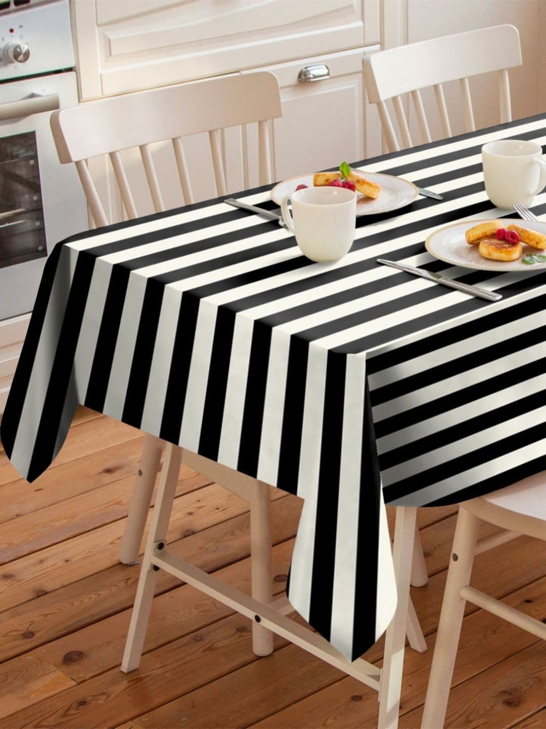Aura Black Striped 6-Seater Table Cover thumbnail 2