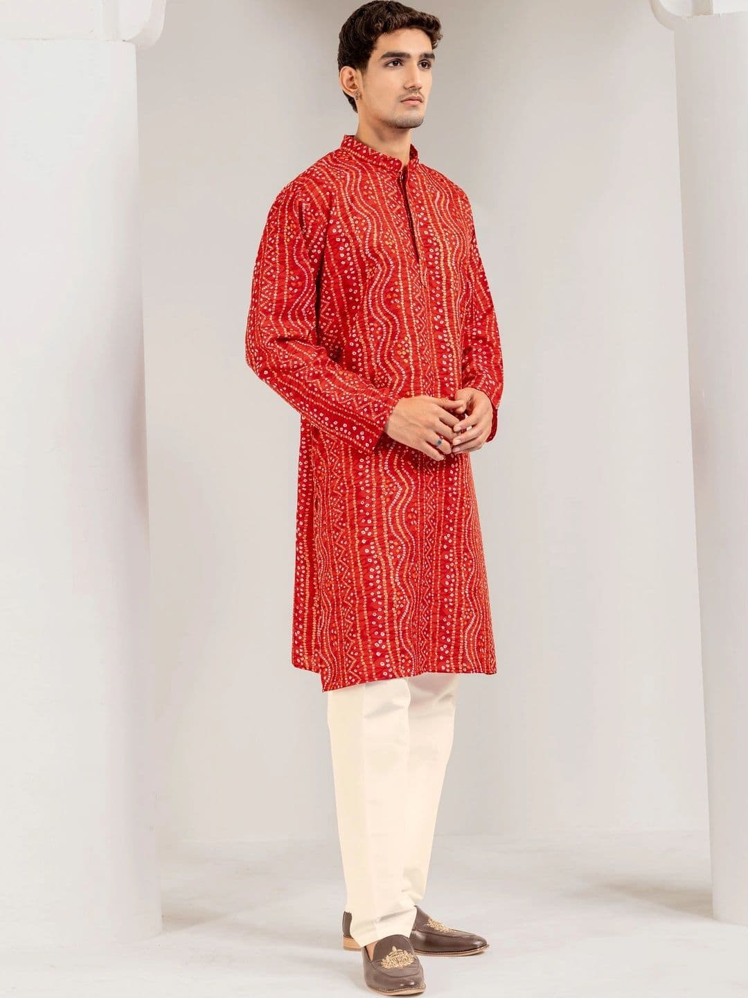 ADHIRAJAN Men Bandhani Printed Kurta thumbnail 2