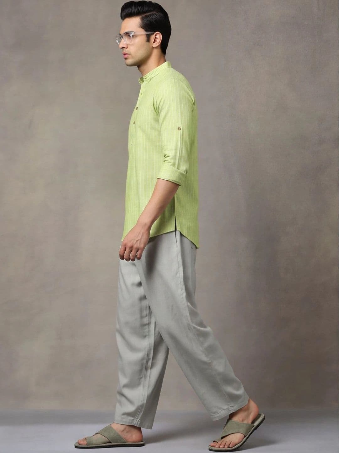 Navibhu Woven Design Solid Cotton Handloom Mandarin Collar Short Kurta thumbnail 4