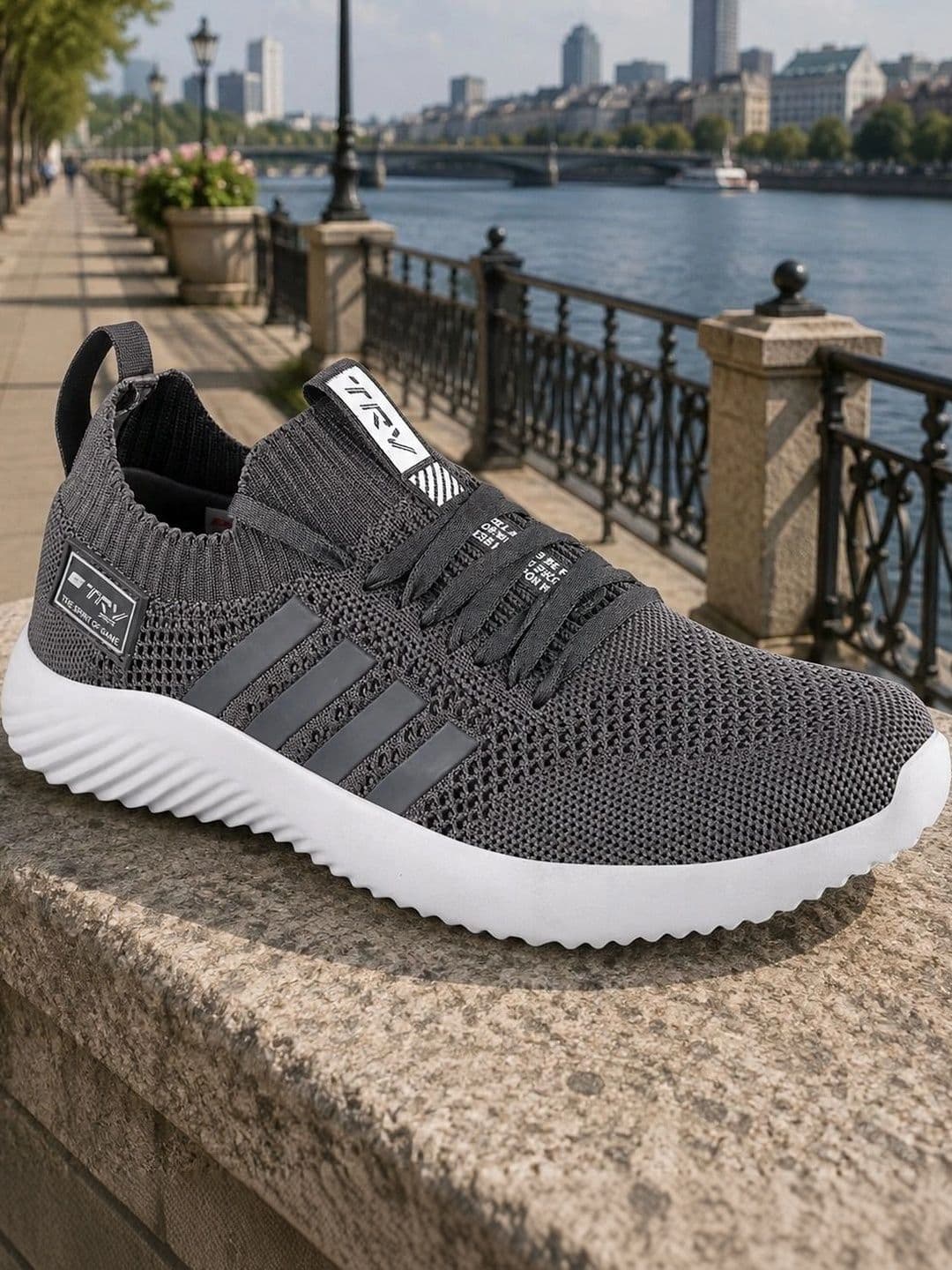 TRV Men Mesh Running Non-Marking Shoes thumbnail 2