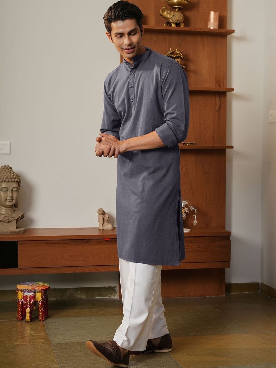 Anouk Men Pure Cotton Solid Knee Length Straight Kurta thumbnail 5