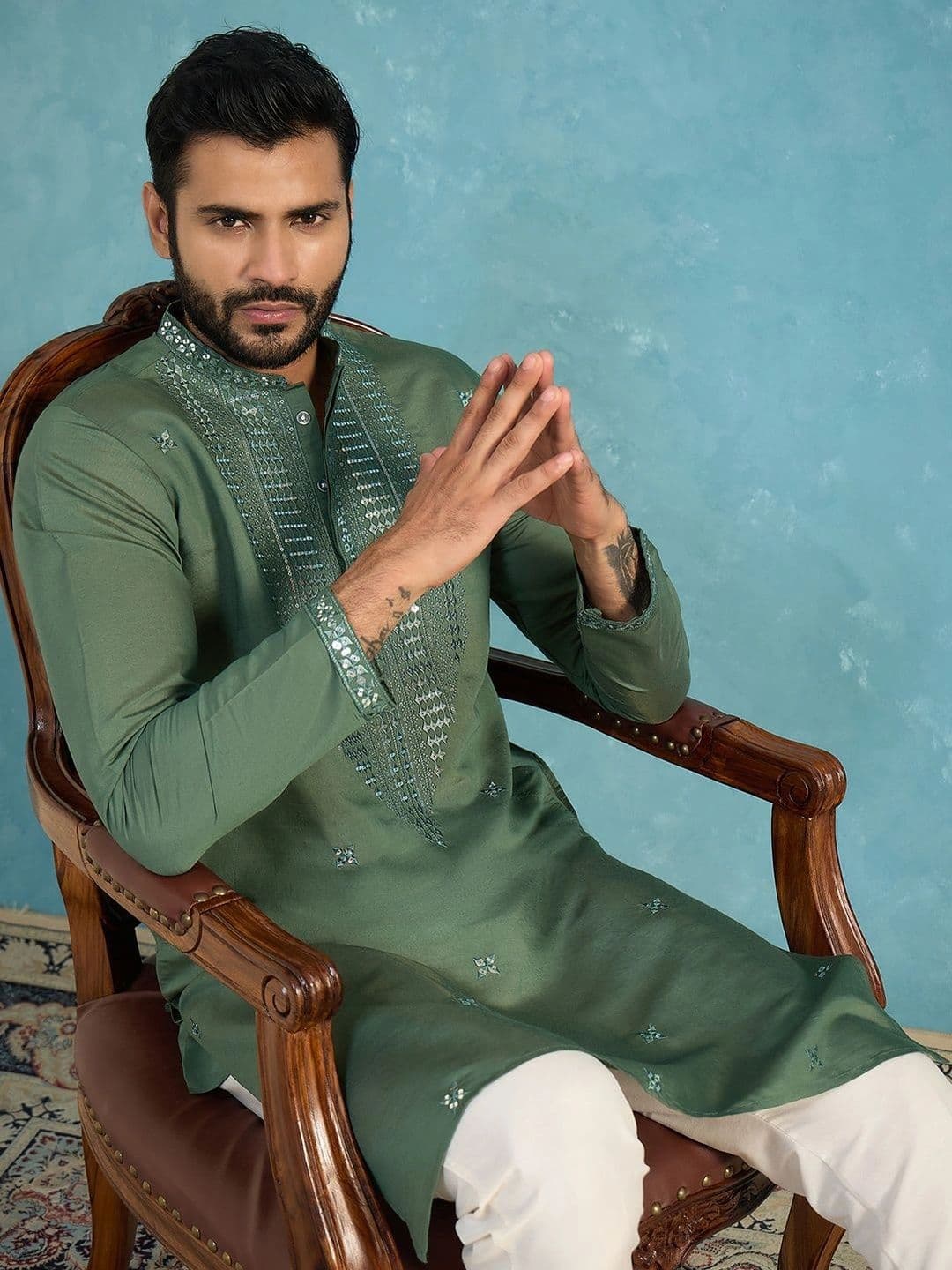 House of Pataudi Men Embellished Mirror Work Kurta thumbnail 4