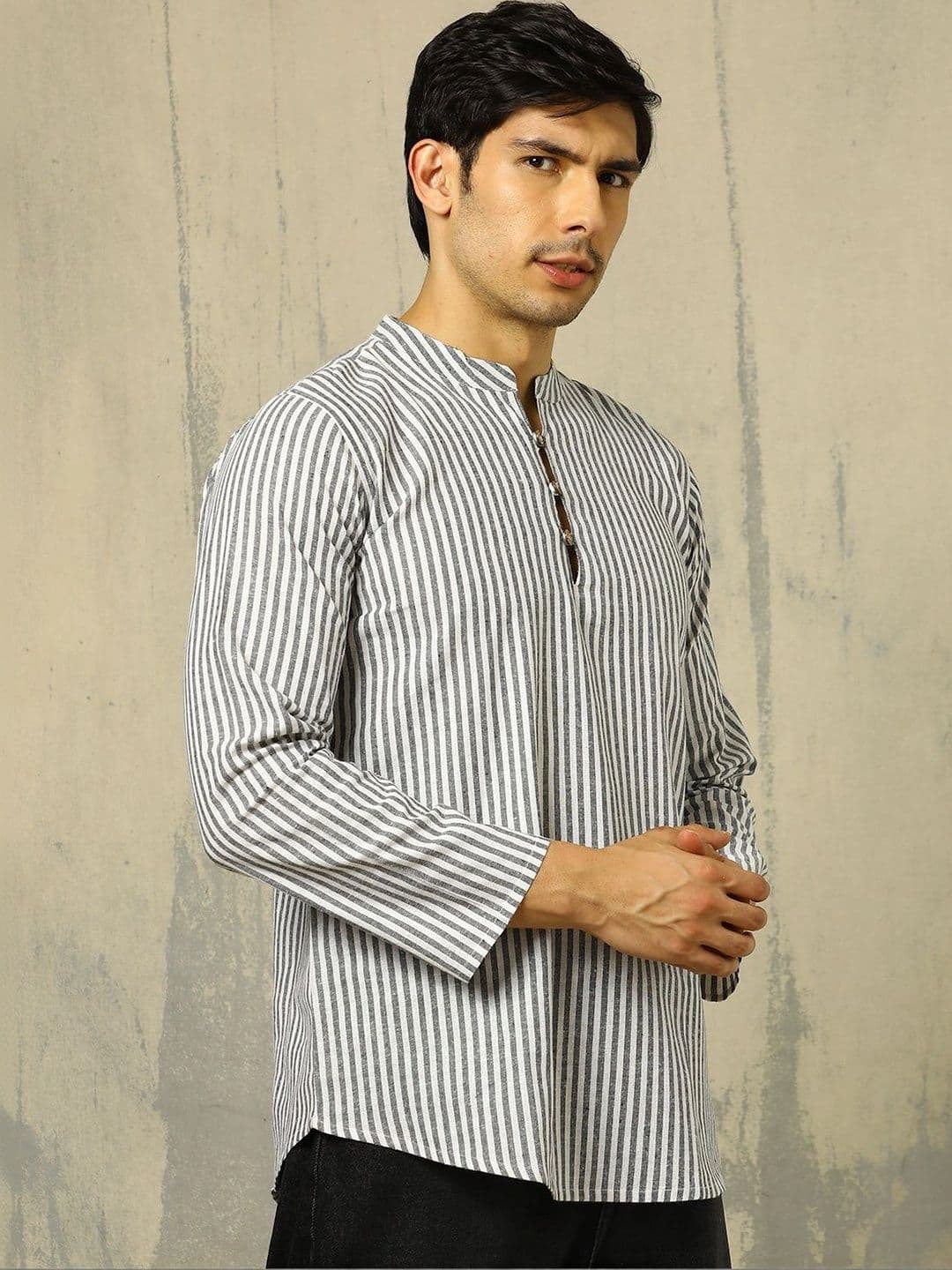 Anouk Woven Design Striped Cotton Handloom Mandarin Collar Short Kurta thumbnail 3