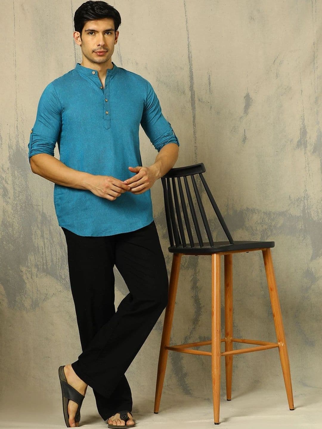 Anouk Woven Design Solid Cotton Handloom Mandarin Collar Short Kurta thumbnail 2
