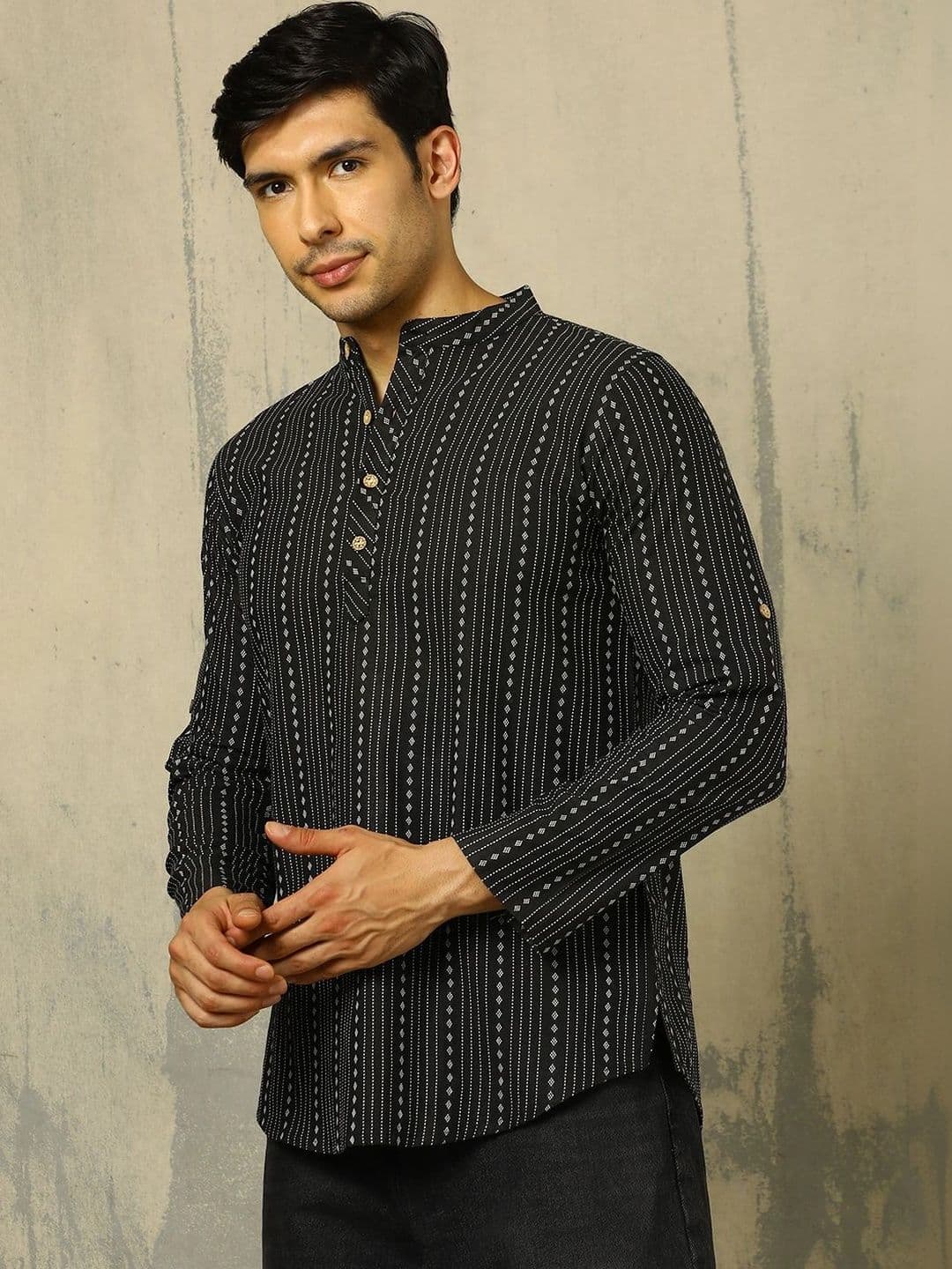Anouk Woven Design Abstract Cotton Handloom Mandarin Collar Short Kurta thumbnail 3