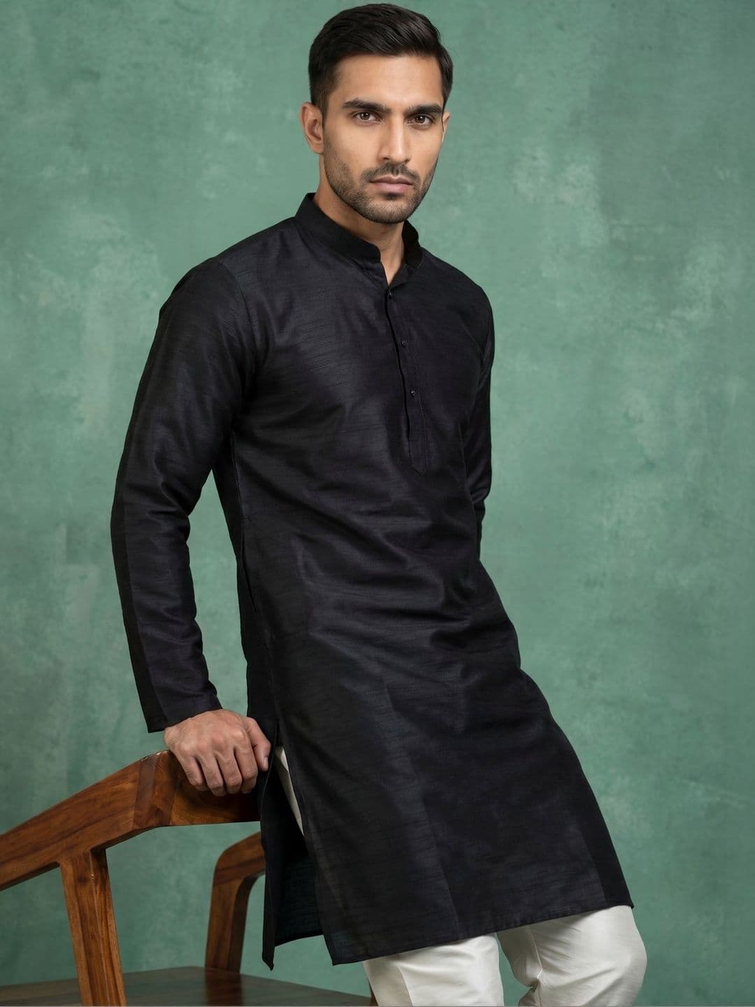 House of Pataudi Silk Mandarin Collar Knee Length Straight Kurtas thumbnail 2