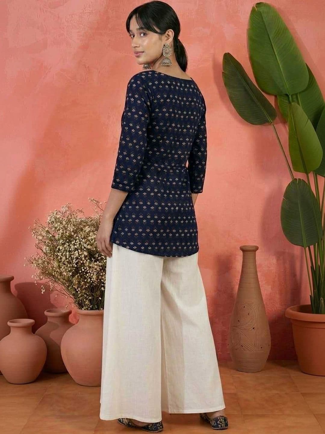 Sangria Floral Printed Pure Cotton Square Neck Straight Kurtis thumbnail 2