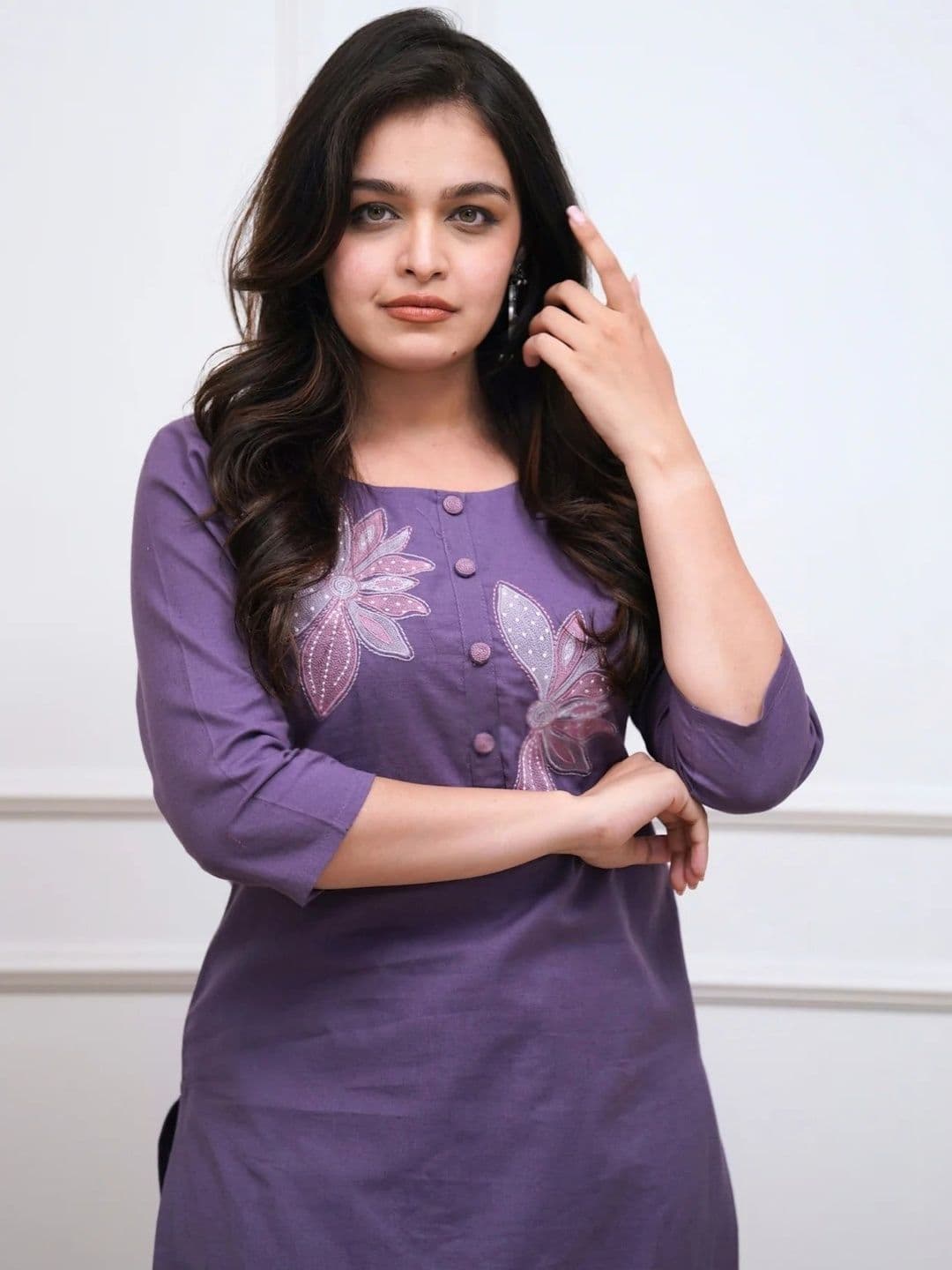 VIVANA Women Floral Embroidered Regular Thread Work Pure Cotton Kurta with Trousers thumbnail 3