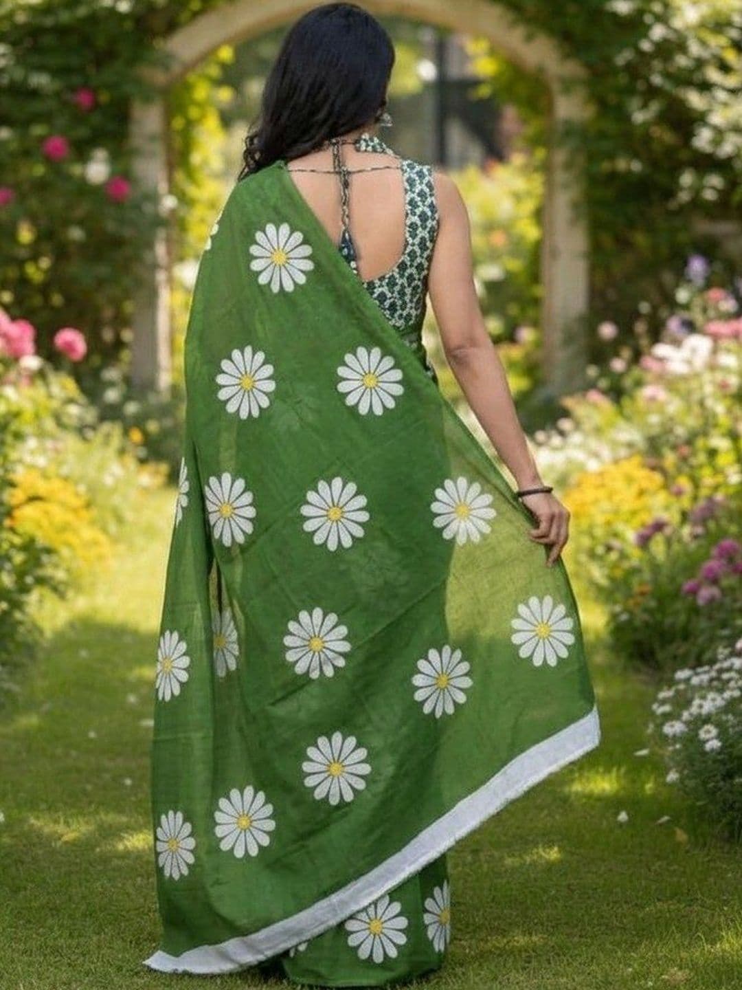 Silkena Floral Linen Blend Saree thumbnail 3