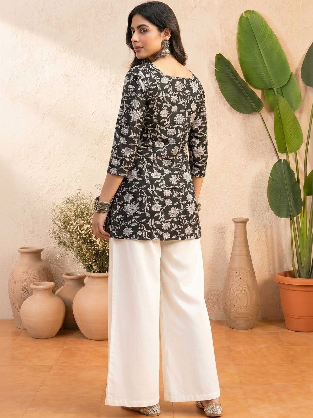 Sangria Floral Printed Pure Cotton Square Neck Straight Kurtis thumbnail 6