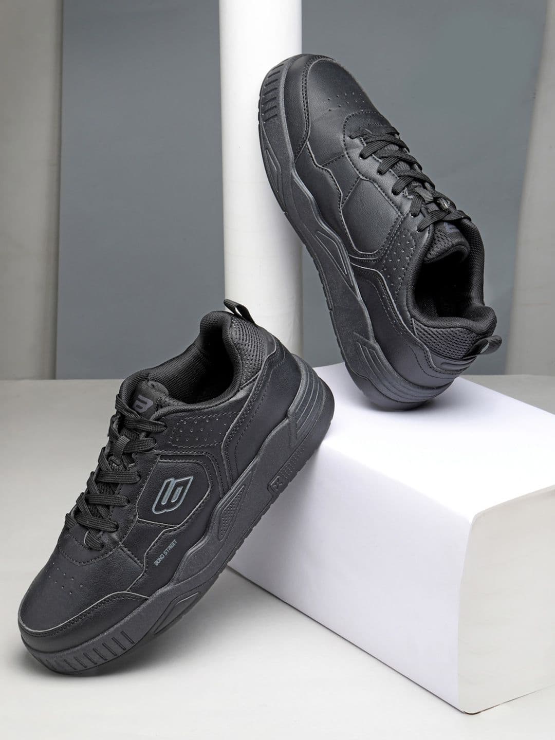 Bond Street By Red Tape Hustle Men Round Toe Lace-Ups Sneakers - view 1