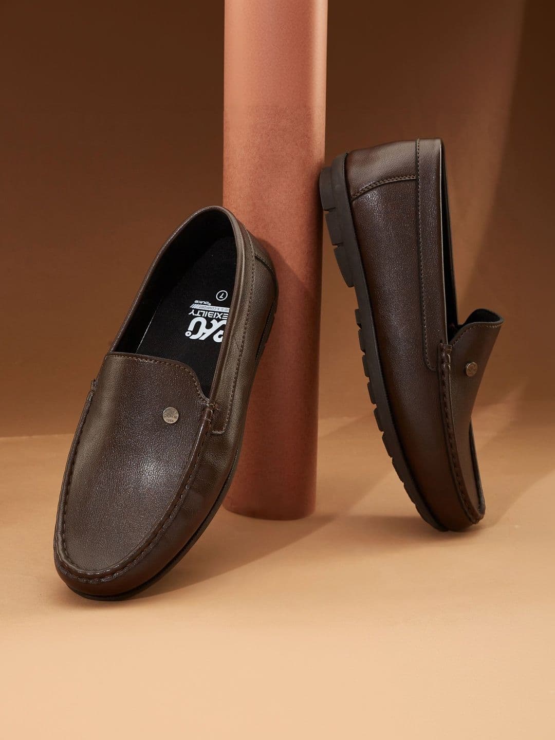Duke Men Textured PU Round Toe Loafers - view 1