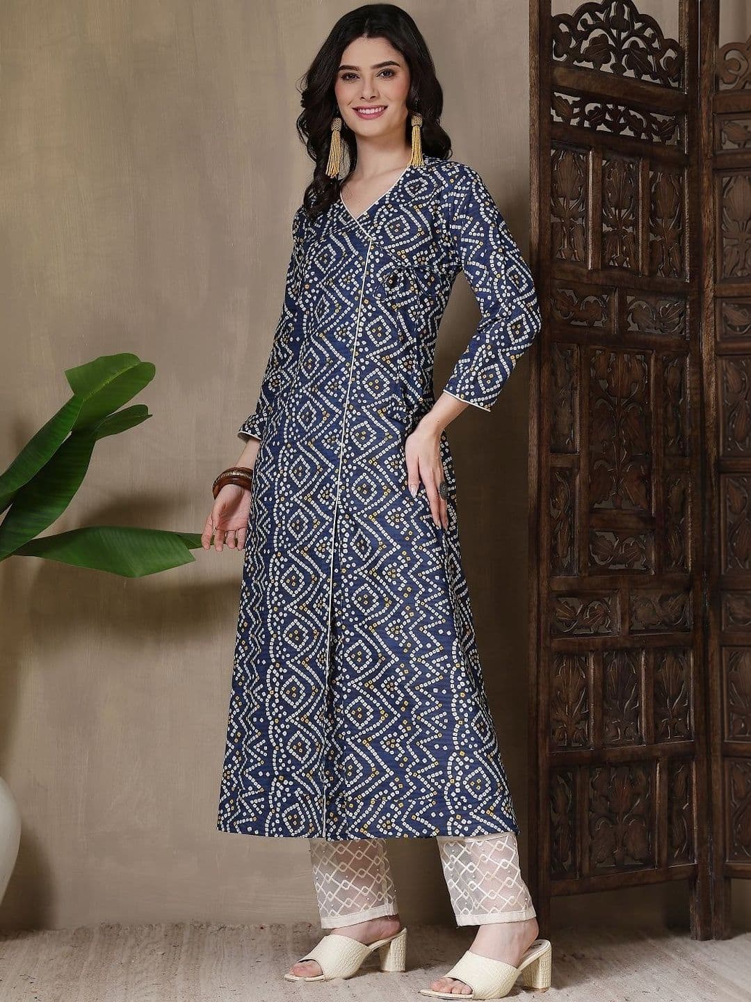 Kalphem Women Bandhani Printed Indigo Kurta thumbnail 4