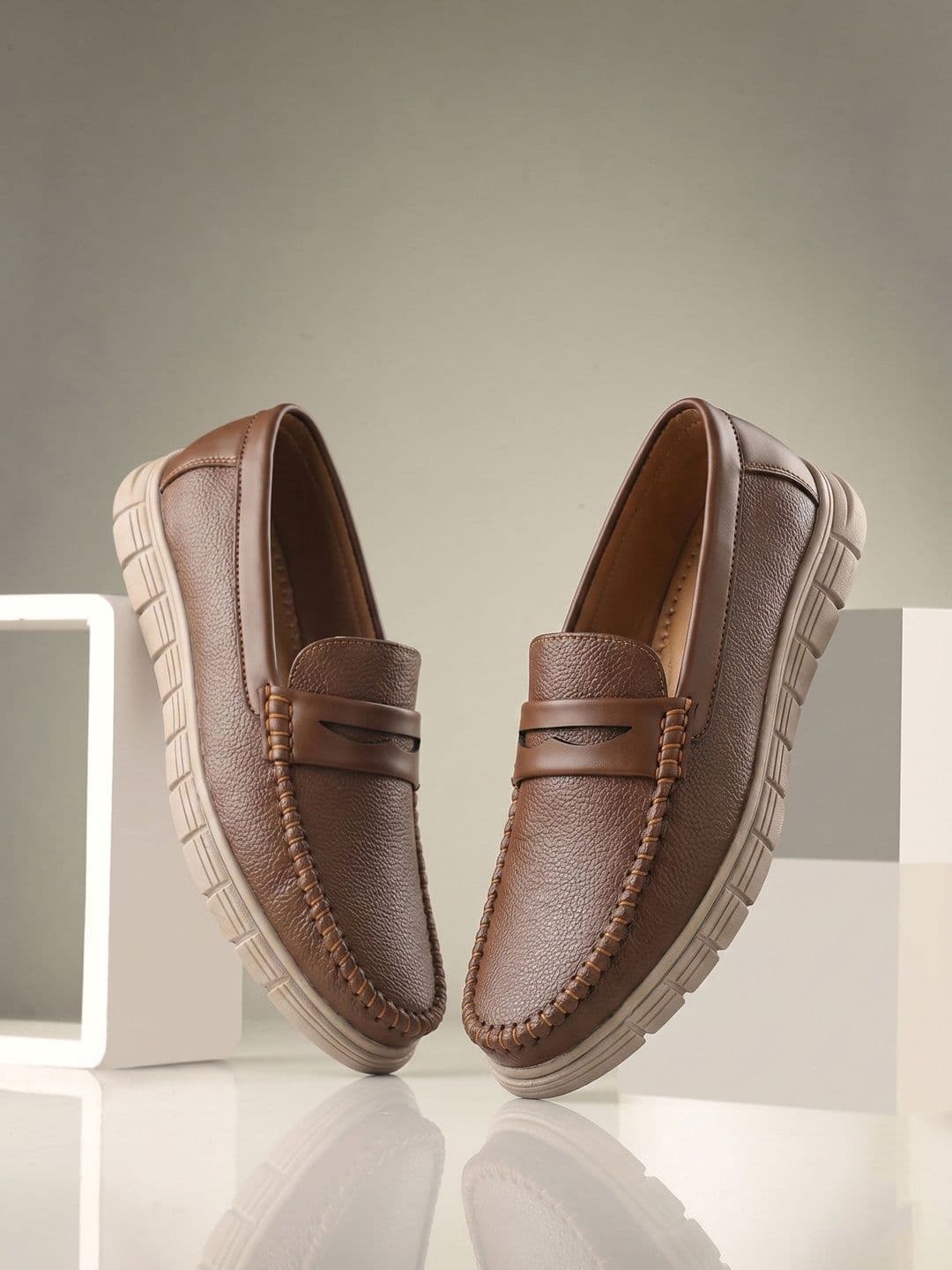 ALCAZO Men Textured Loafers thumbnail 4