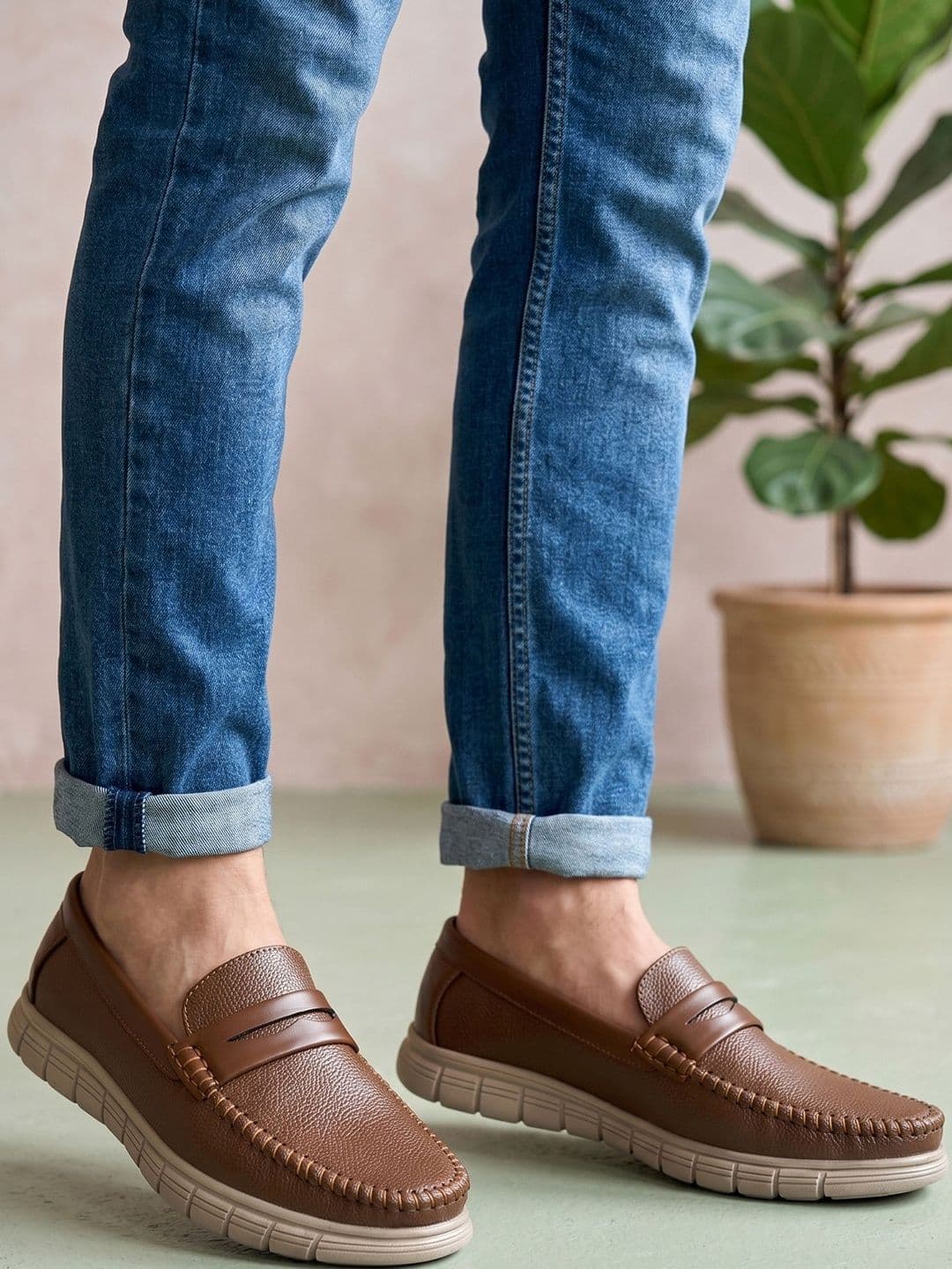 ALCAZO Men Textured Loafers - view 1