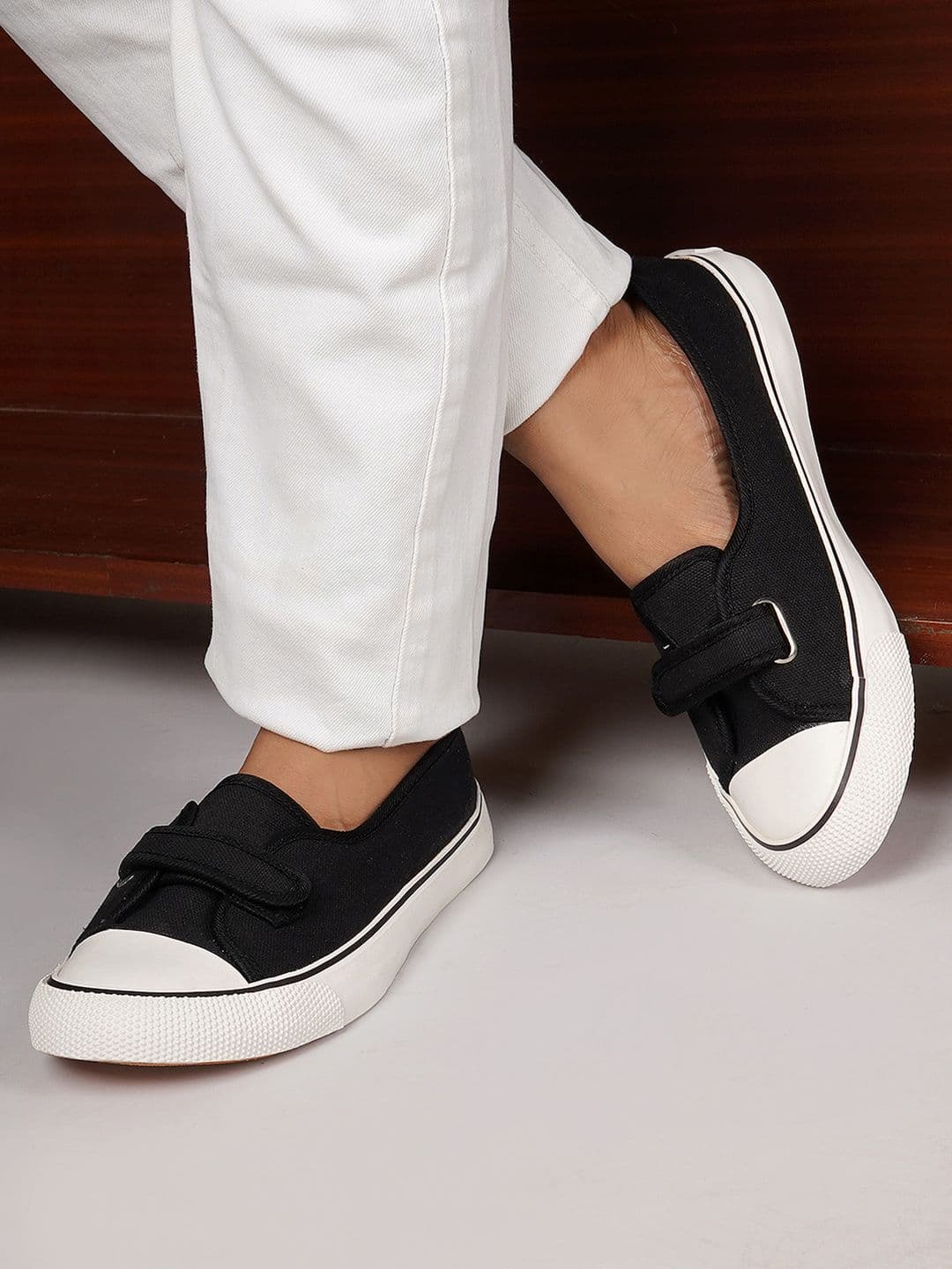 Roadster Women Black Casual Shoes thumbnail 4