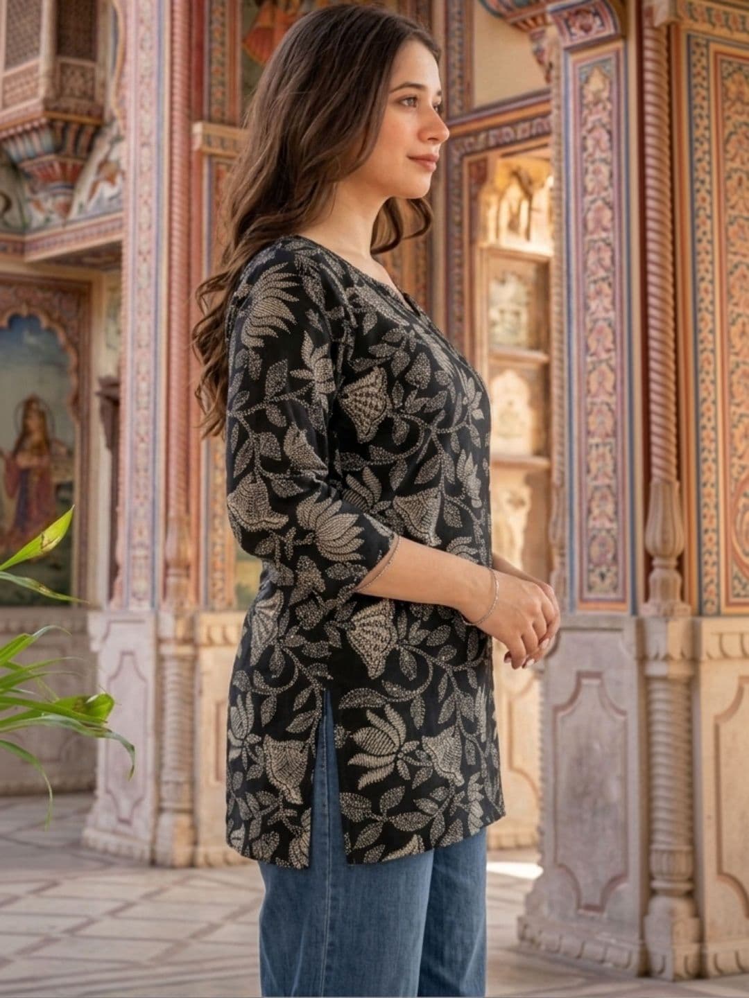 HYTEN Women Floral Printed Kurta thumbnail 3