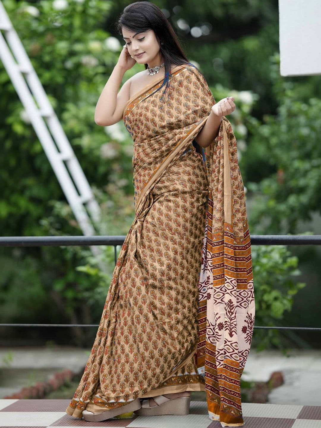 Sangria Women Floral Print Pure Cotton Saree With Blouse Piece thumbnail 4