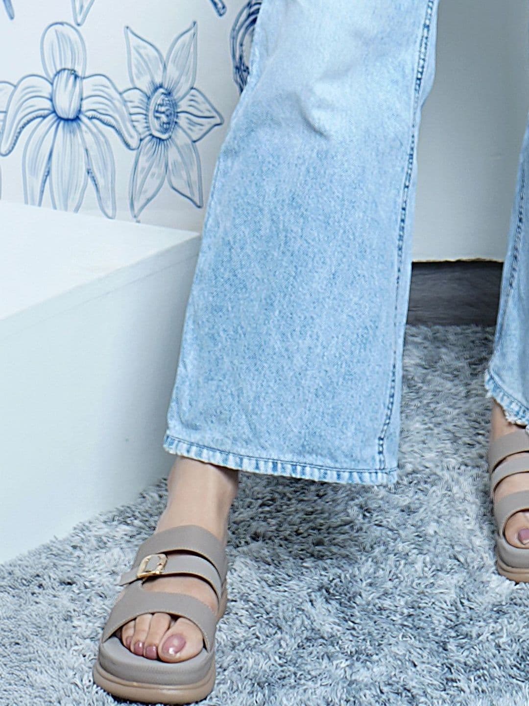 Shoeluxe Textured Flatform Sandals with Buckles thumbnail 3