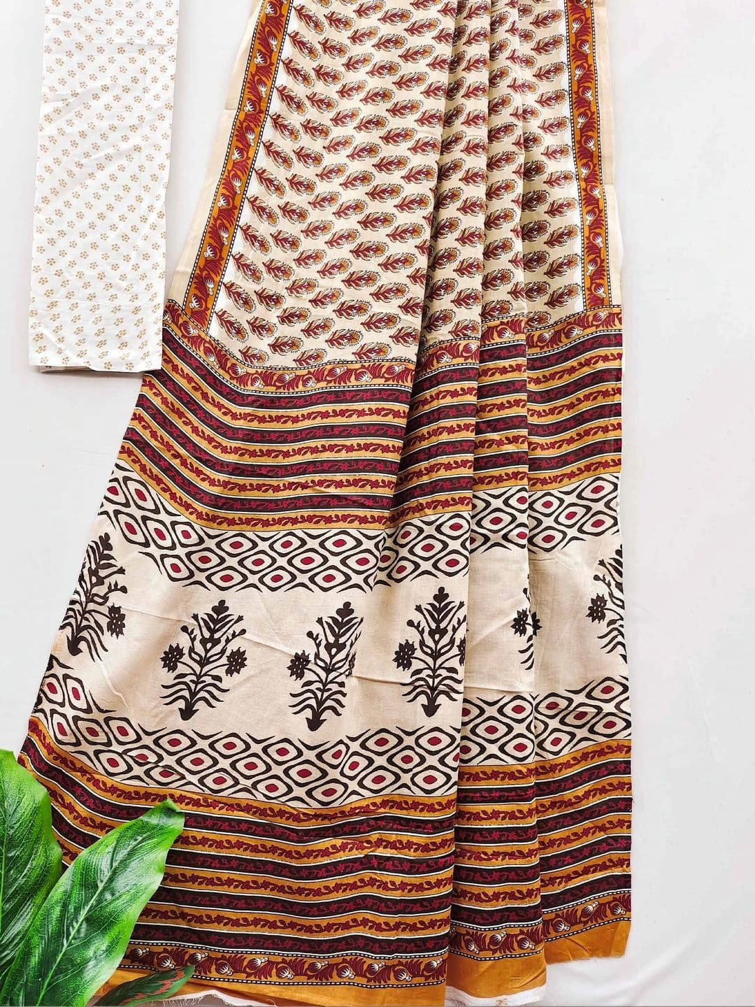 Sangria Women Floral Print Pure Cotton Saree With Blouse Piece thumbnail 2