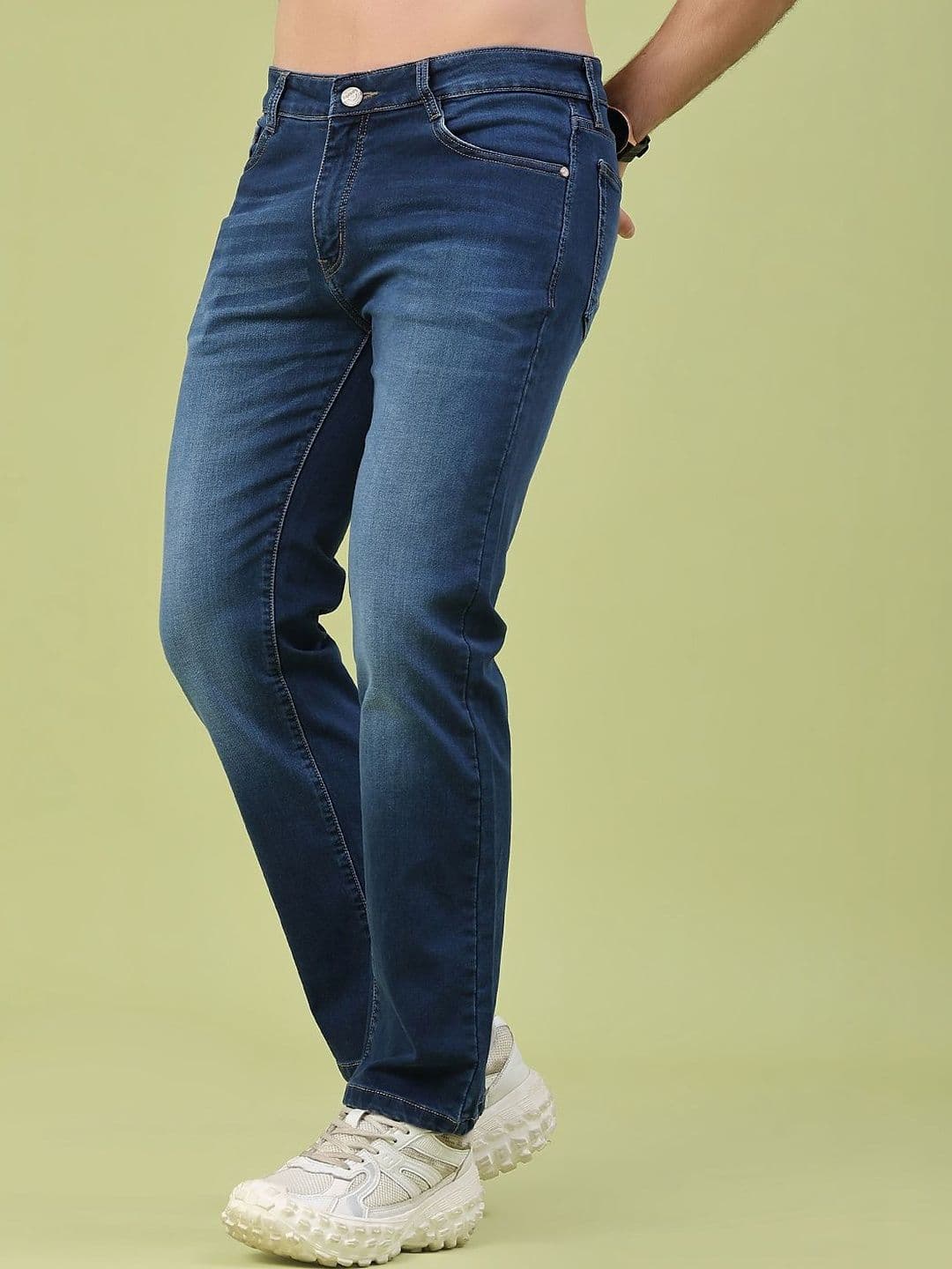 V-Mart Men Relaxed Fit Mid-Rise Light Fade Jeans thumbnail 4