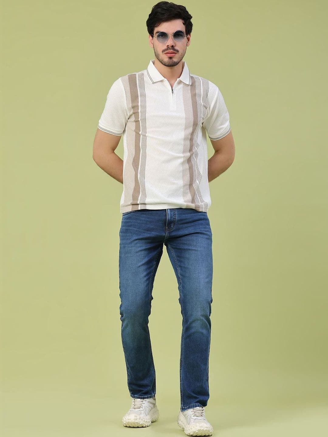 V-Mart Men Relaxed Fit Mid-Rise Light Fade Jeans thumbnail 2