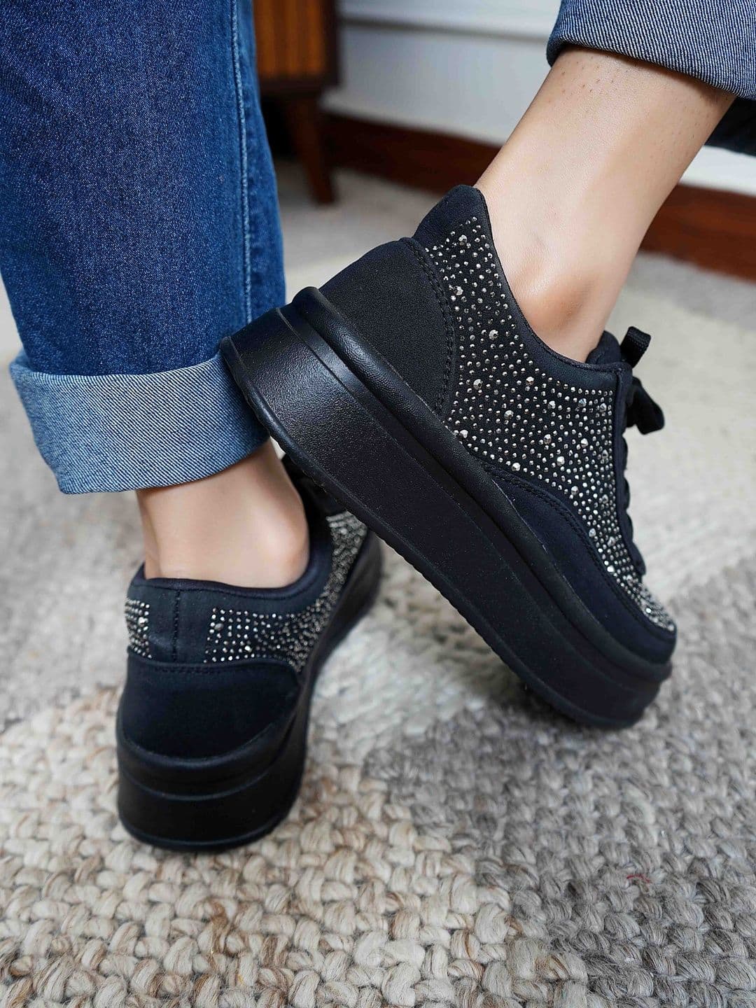 Shezone Women Black Textured Sneakers thumbnail 6