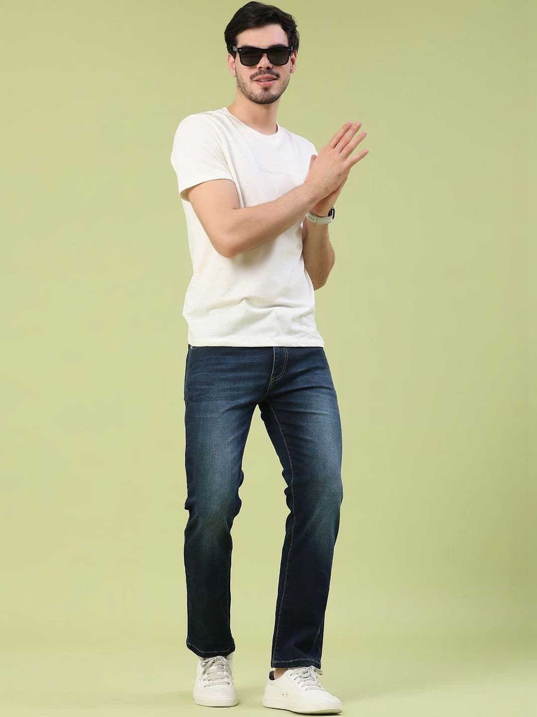V-Mart Men Relaxed Fit Mid-Rise Light Fade Jeans thumbnail 4