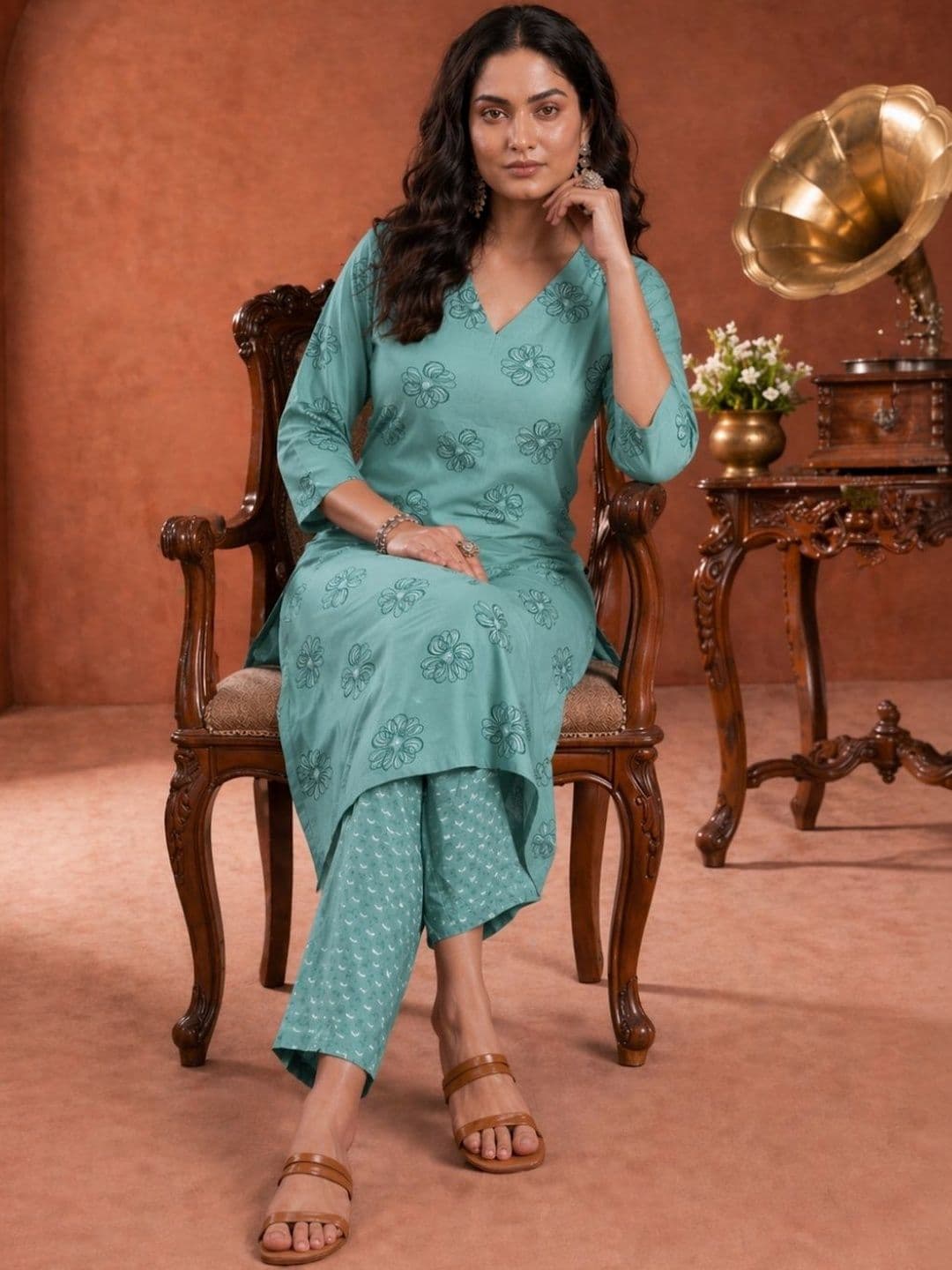 VRIKAA Women Floral Printed Regular Kurta with Trousers thumbnail 5