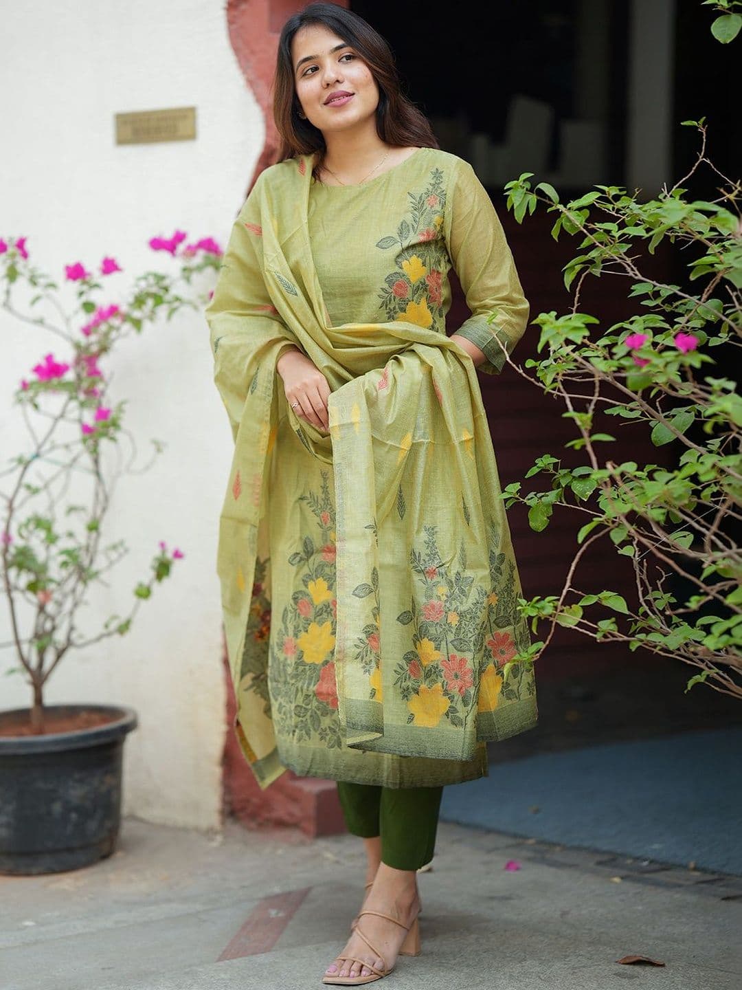 HERE&NOW Women Floral Printed Jamdani Cotton Kurta with Dupatta thumbnail 6