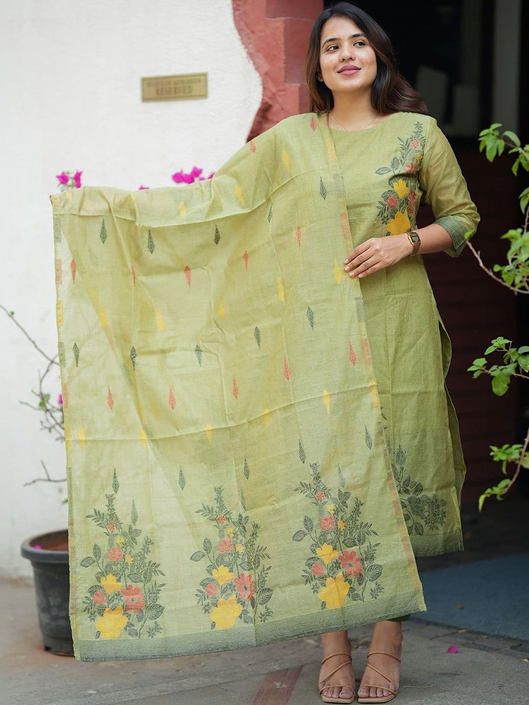 HERE&NOW Women Floral Printed Jamdani Cotton Kurta with Dupatta thumbnail 2