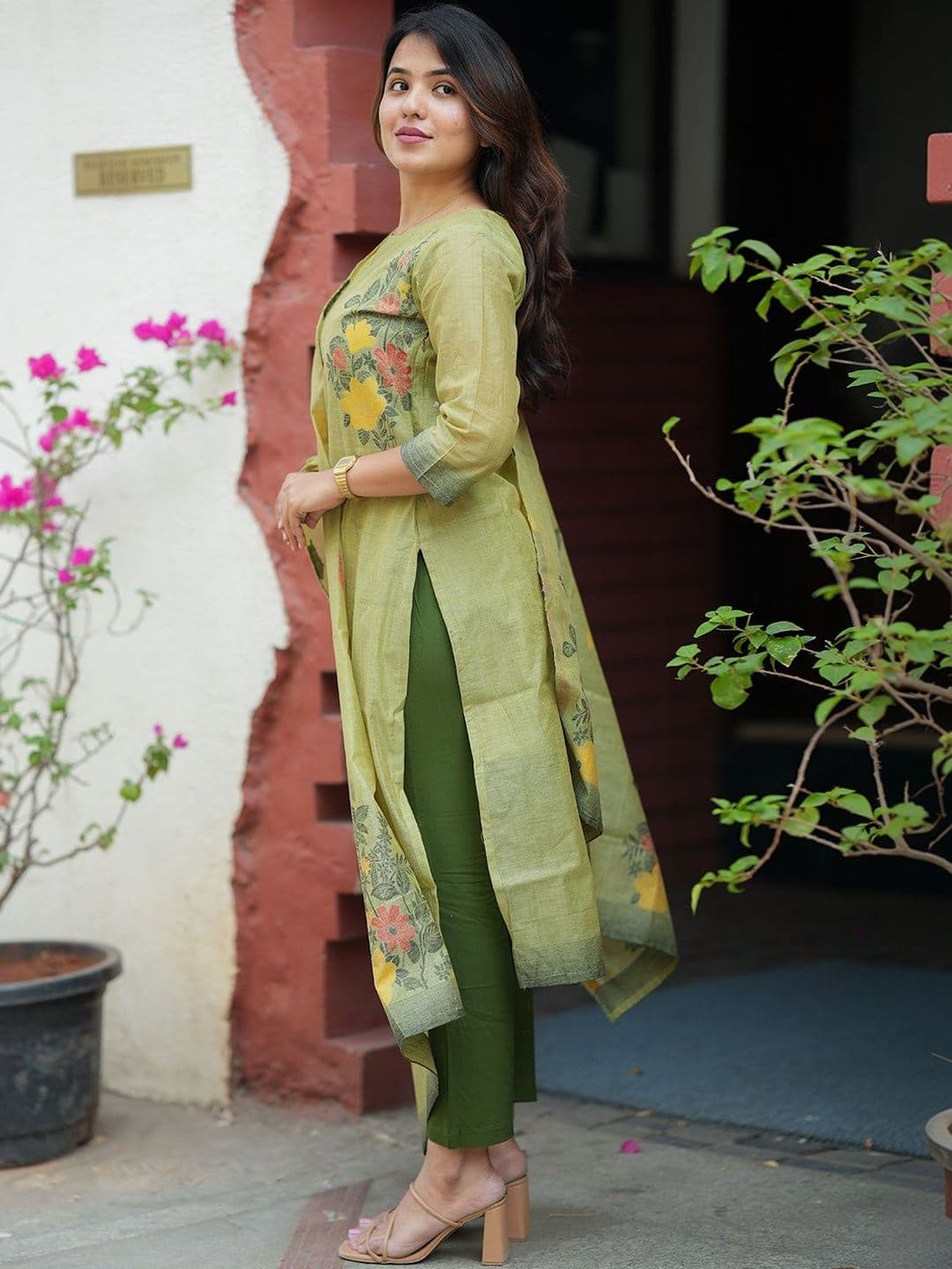 HERE&NOW Women Floral Printed Jamdani Cotton Kurta with Dupatta thumbnail 5