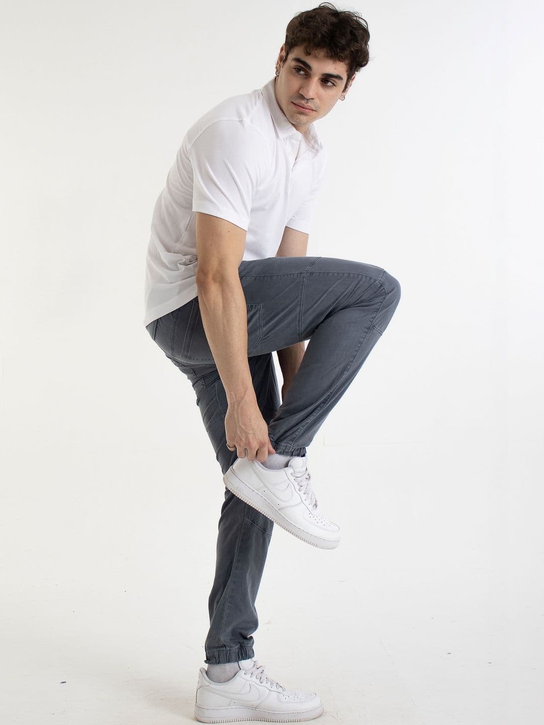 The Roadster Lifestyle Co Men Pure Cotton Jogger Regular Trousers Trousers thumbnail 4