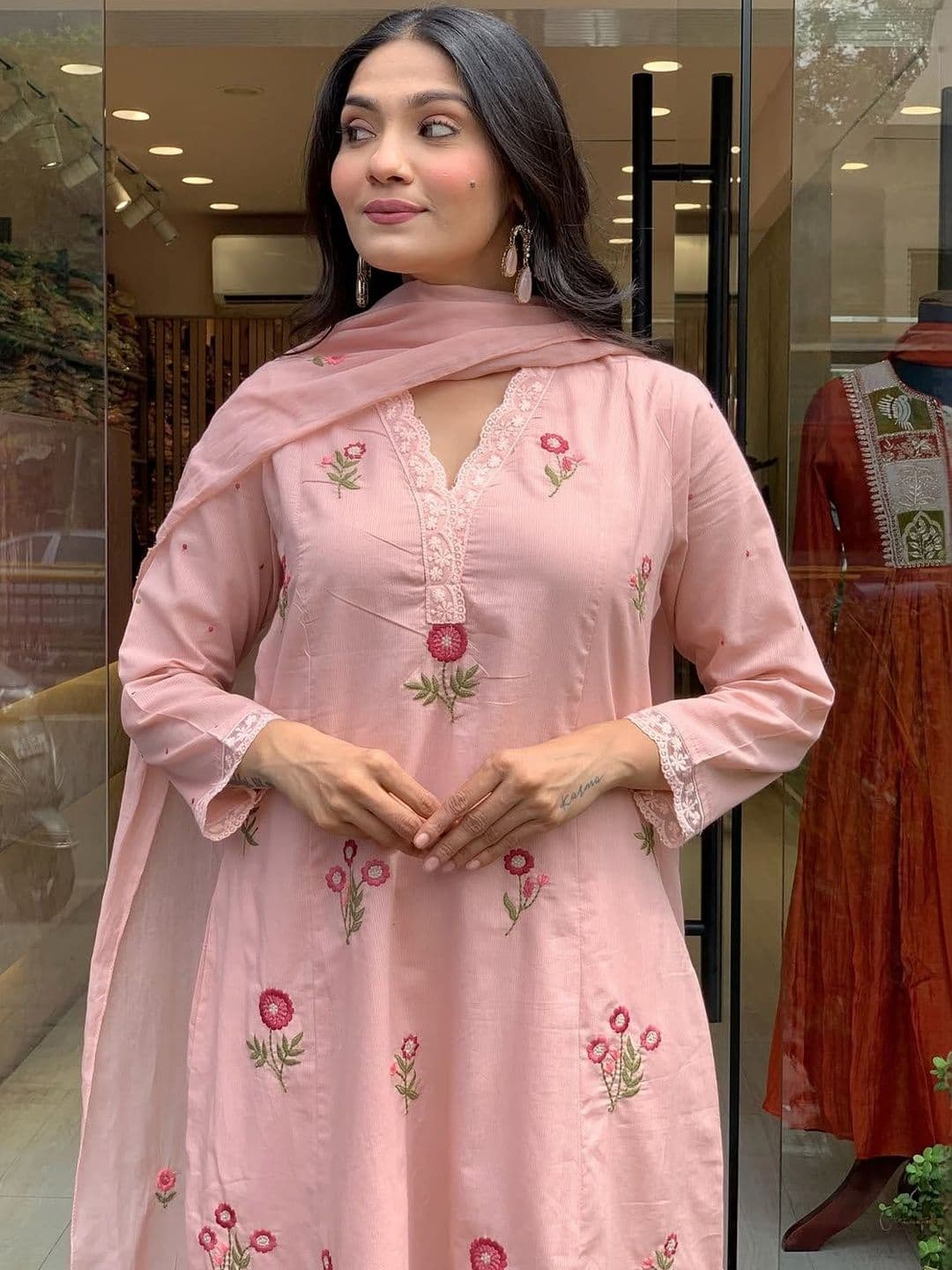 Growdamy Women Ethnic Motifs Embroidered Regular Thread Work Chanderi Silk Kurta with Trousers & With Dupatta thumbnail 3
