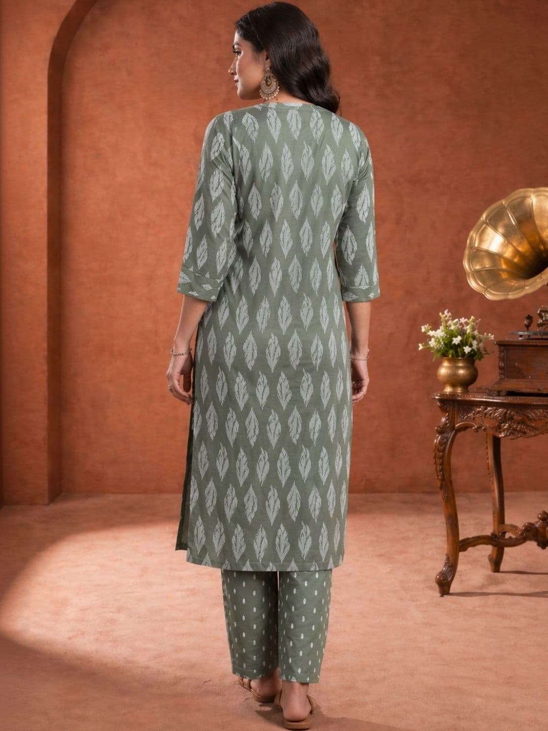 VRIKAA Women Ethnic Motifs Printed Regular Kurta with Trousers thumbnail 5